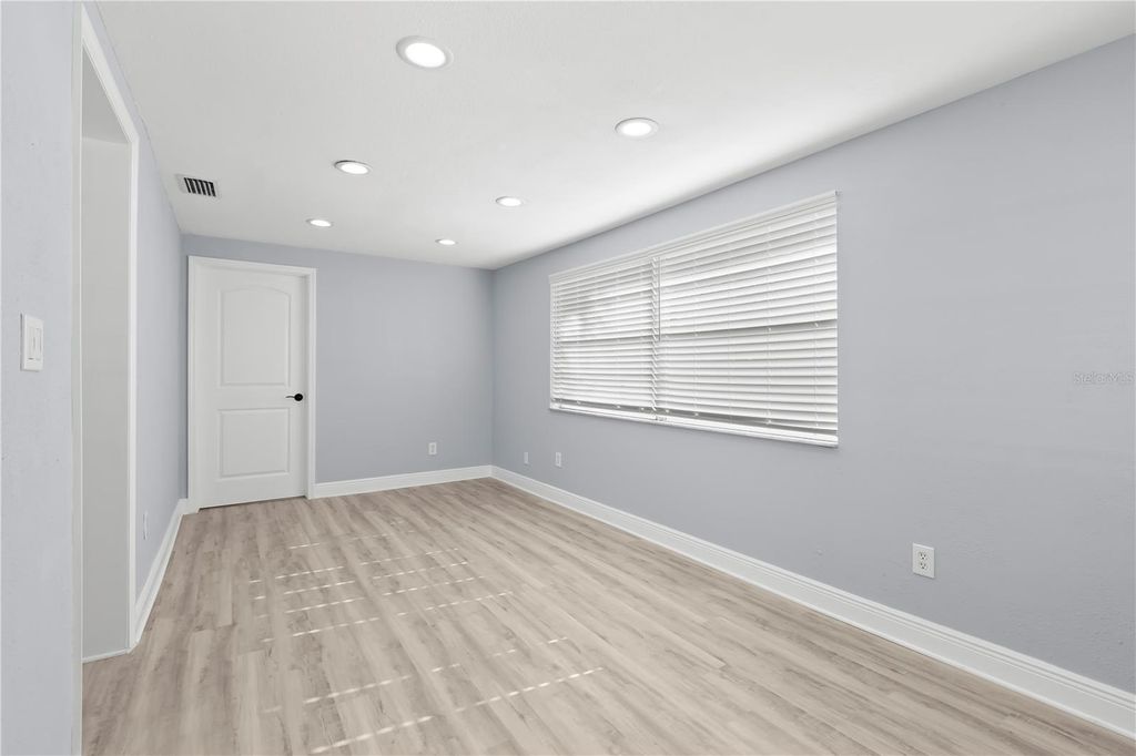 Image 22 of property listing at 3921 W GRAY STREET, Tampa, FL 33609