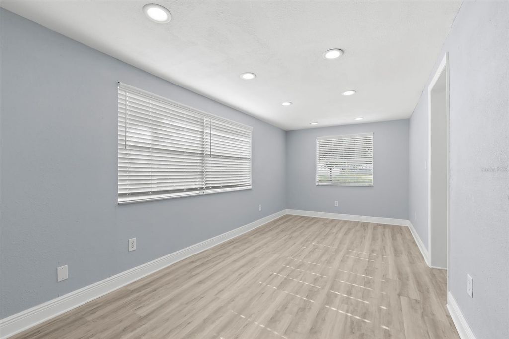 Image 23 of property listing at 3921 W GRAY STREET, Tampa, FL 33609