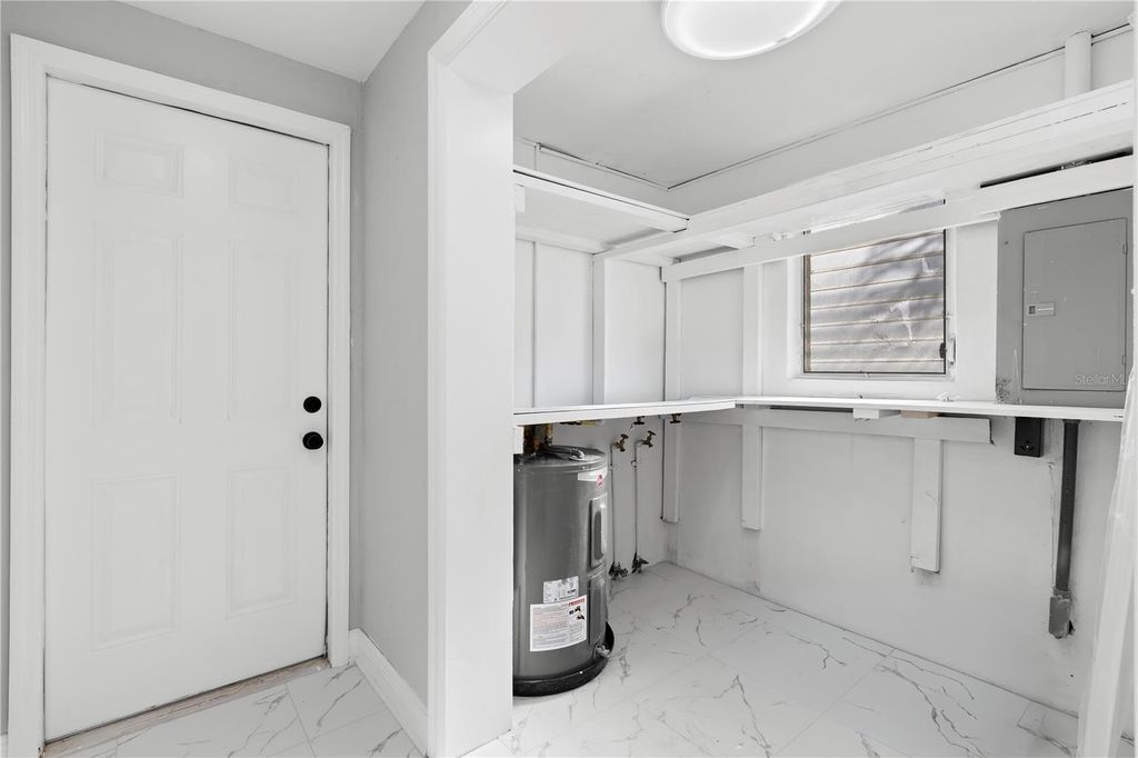 Image 25 of property listing at 3921 W GRAY STREET, Tampa, FL 33609