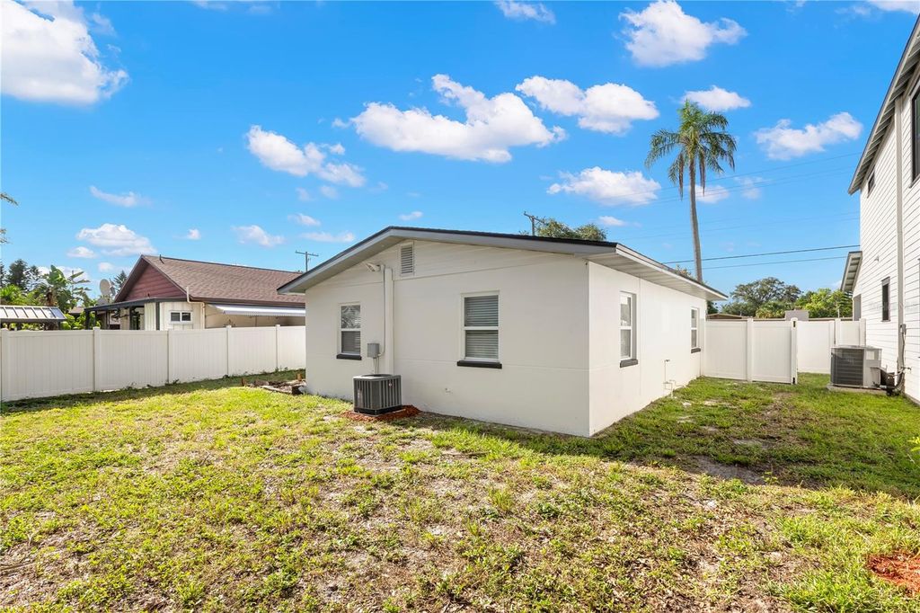 Image 27 of property listing at 3921 W GRAY STREET, Tampa, FL 33609