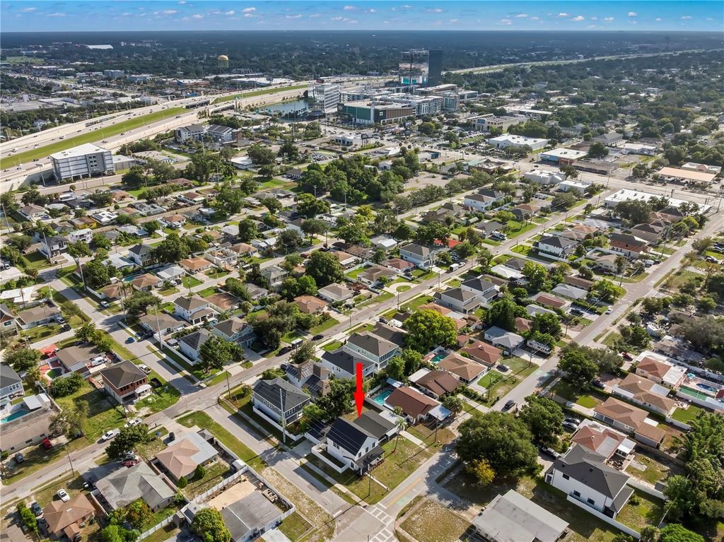 Image 41 of property listing at 3921 W GRAY STREET, Tampa, FL 33609