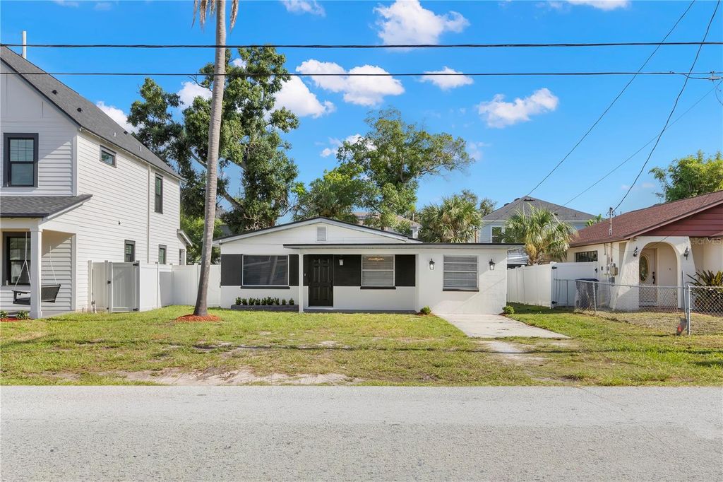 Image 43 of property listing at 3921 W GRAY STREET, Tampa, FL 33609