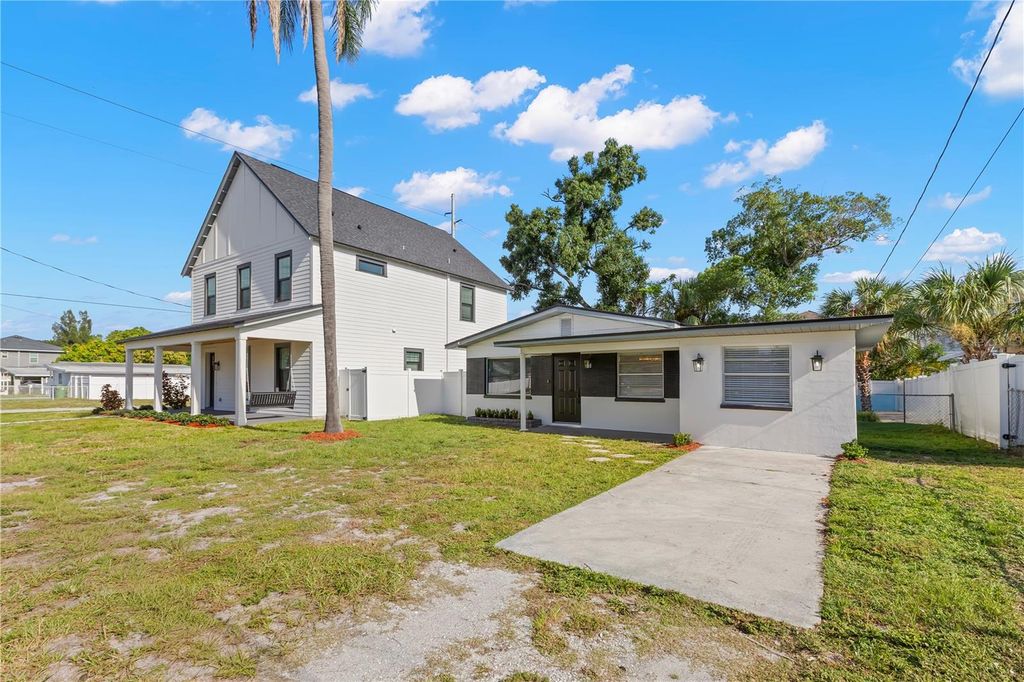 Image 44 of property listing at 3921 W GRAY STREET, Tampa, FL 33609