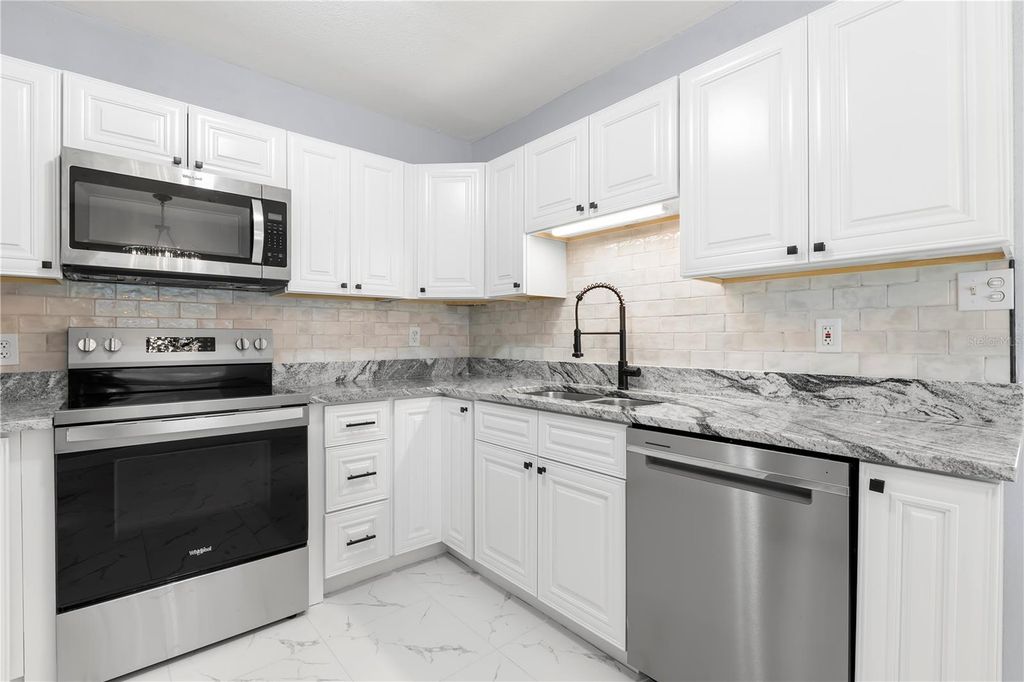 Image 8 of property listing at 3921 W GRAY STREET, Tampa, FL 33609