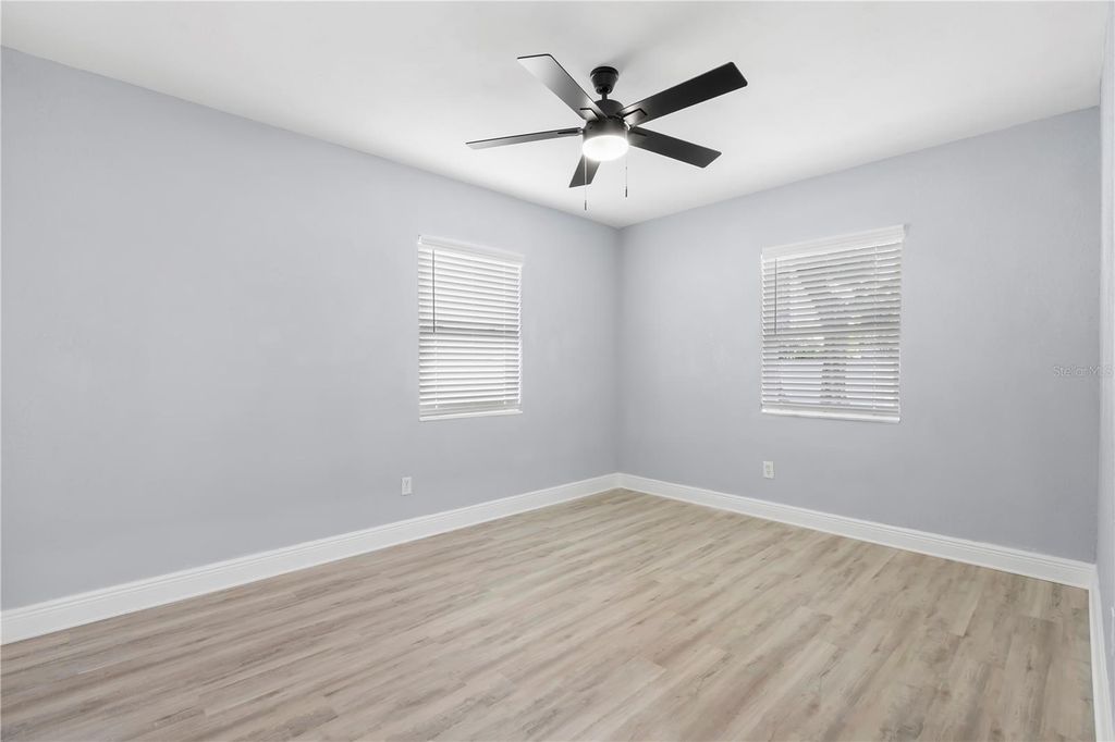 Image 10 of property listing at 3921 W GRAY STREET, Tampa, FL 33609