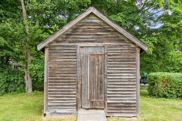 88 Post Road, North Hampton, NH 03862