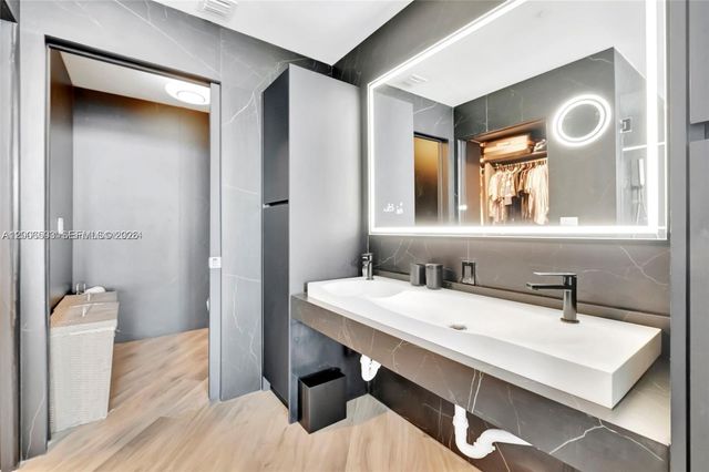 2020 N Bayshore Dr 3408, Miami, FL 33137