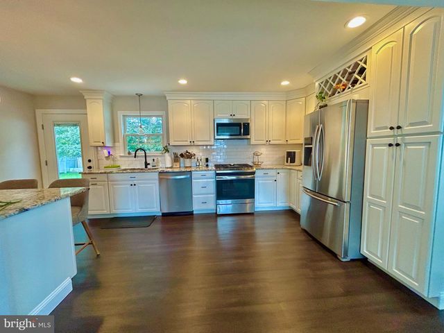 21 PRINCESS AVE, Marlton, NJ 08053