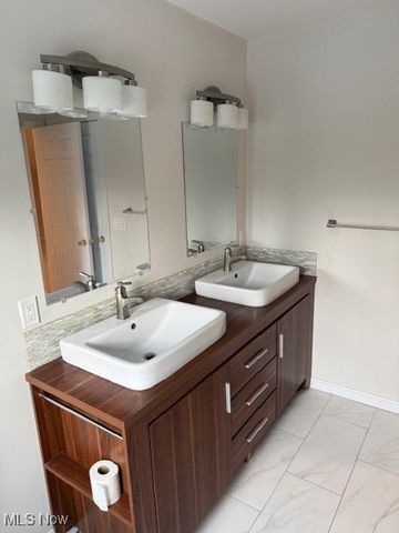 1443 Parkview Drive, Lyndhurst, OH 44124