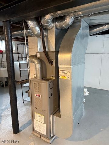 1443 Parkview Drive, Lyndhurst, OH 44124