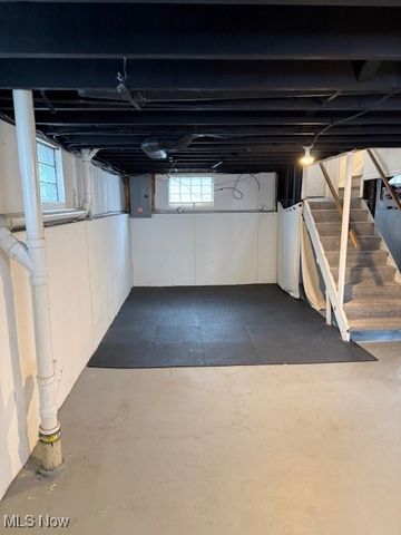 1443 Parkview Drive, Lyndhurst, OH 44124