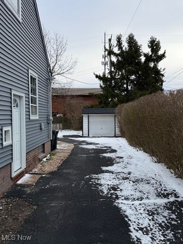 1443 Parkview Drive, Lyndhurst, OH 44124