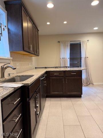 1443 Parkview Drive, Lyndhurst, OH 44124