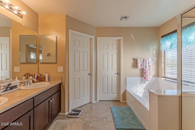 4715 W GELDING Drive, Glendale, AZ 85306