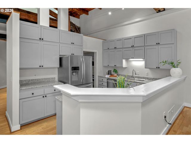 2769 Nw SAVIER St, Portland, OR 97210