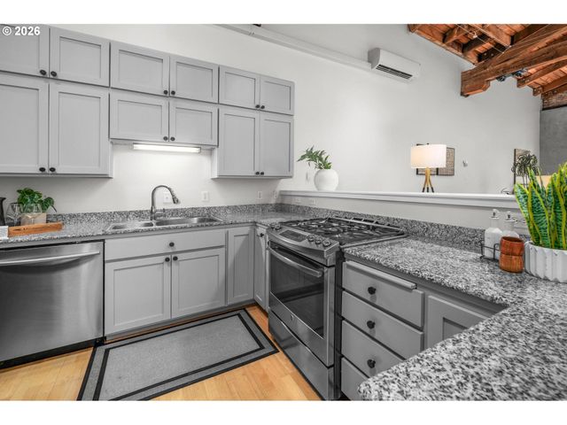 2769 Nw SAVIER St, Portland, OR 97210