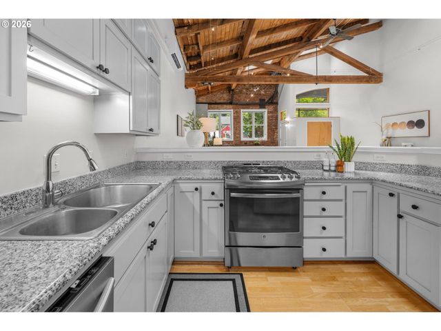 2769 Nw SAVIER St, Portland, OR 97210