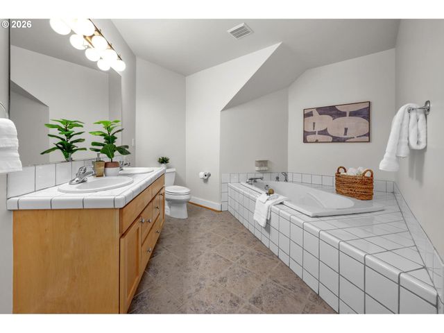 2769 Nw SAVIER St, Portland, OR 97210