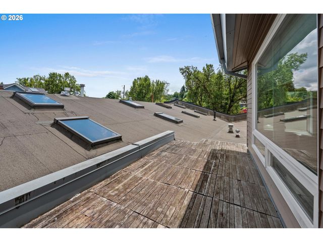 2769 Nw SAVIER St, Portland, OR 97210