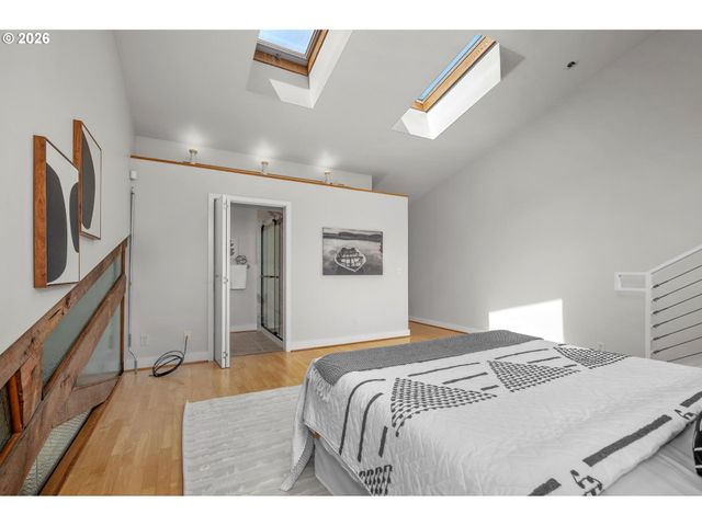 2769 Nw SAVIER St, Portland, OR 97210