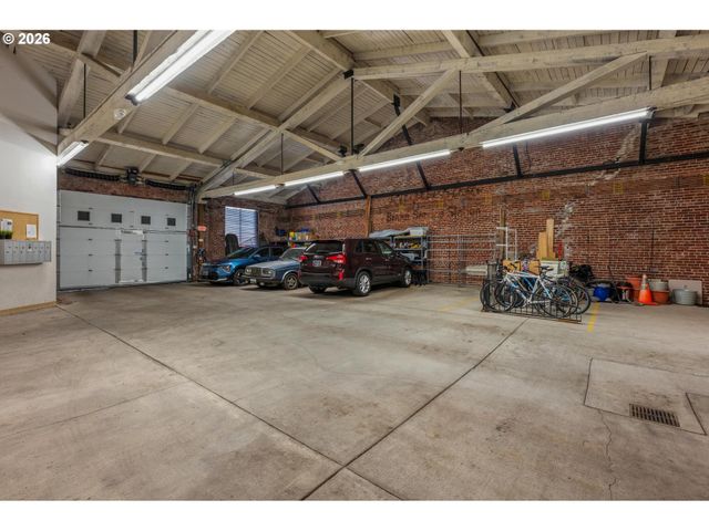2769 Nw SAVIER St, Portland, OR 97210