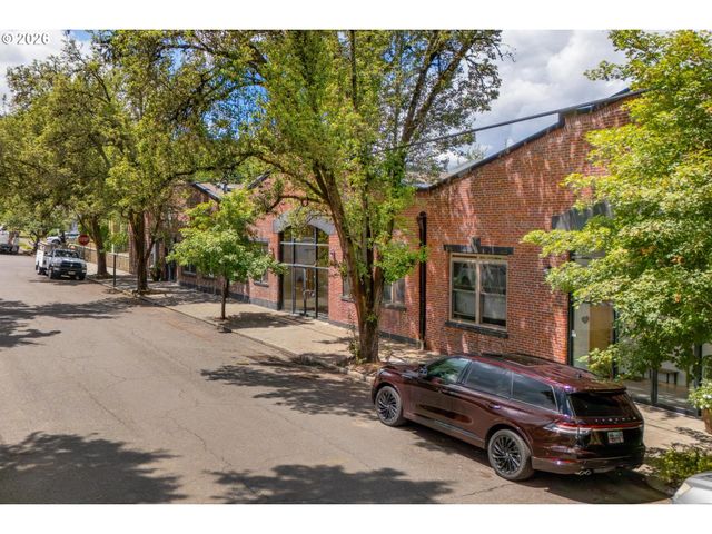 2769 Nw SAVIER St, Portland, OR 97210
