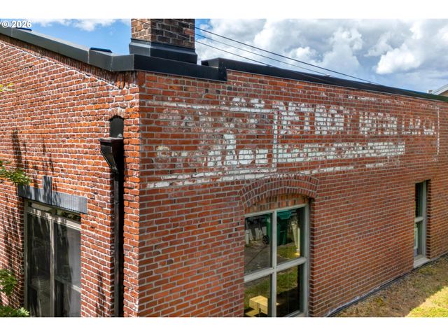 2769 Nw SAVIER St, Portland, OR 97210
