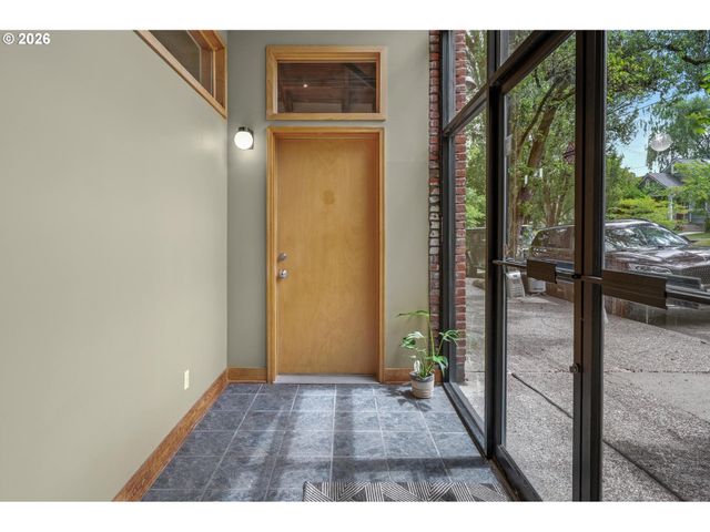 2769 Nw SAVIER St, Portland, OR 97210