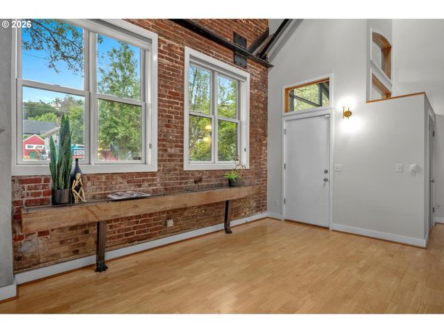 2769 Nw SAVIER St, Portland, OR 97210