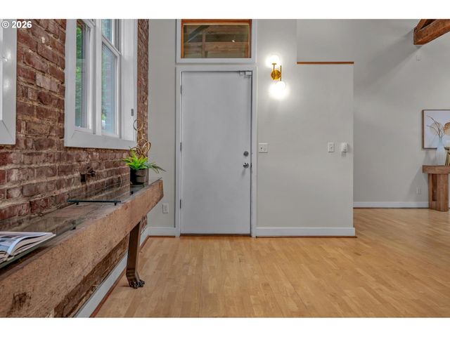 2769 Nw SAVIER St, Portland, OR 97210