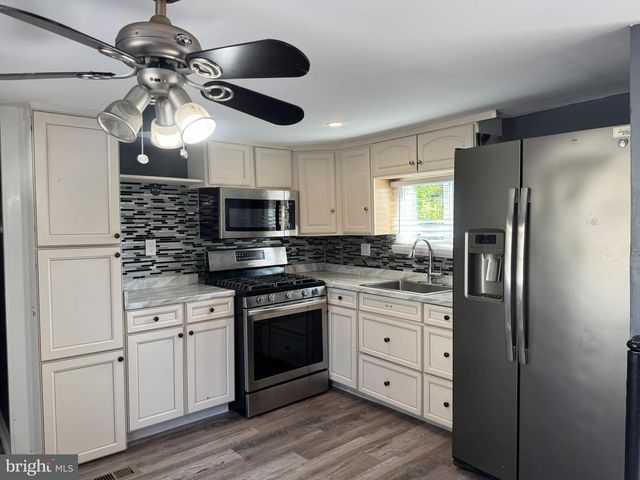41 DILLAN DR, Malvern, PA 19355