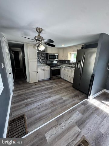 41 DILLAN DR, Malvern, PA 19355