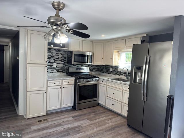 41 DILLAN DR, Malvern, PA 19355