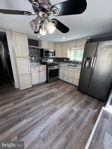 41 DILLAN DR, Malvern, PA 19355