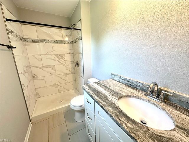 1124 Thisdell LN, Newport News, VA 23607