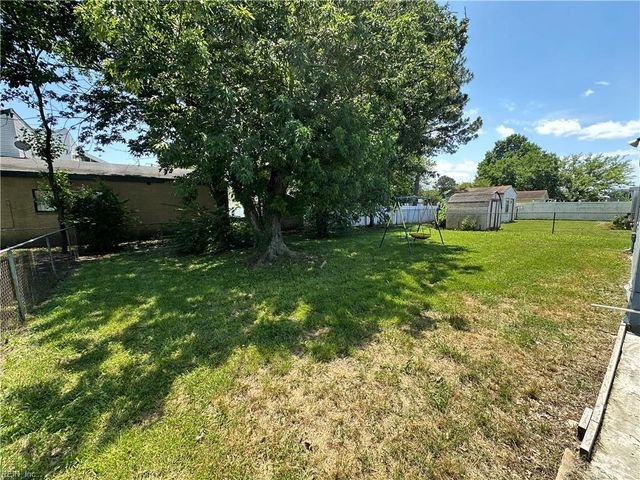 1124 Thisdell LN, Newport News, VA 23607