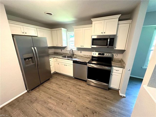 1124 Thisdell LN, Newport News, VA 23607