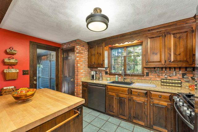 16 French Court, Merrimack, NH 03054