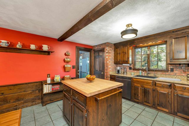16 French Court, Merrimack, NH 03054