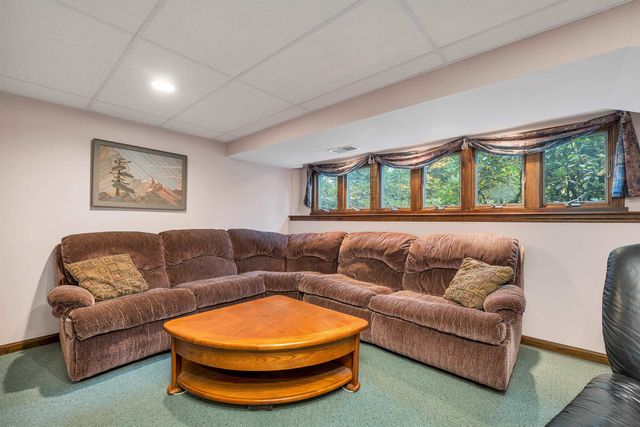 16 French Court, Merrimack, NH 03054