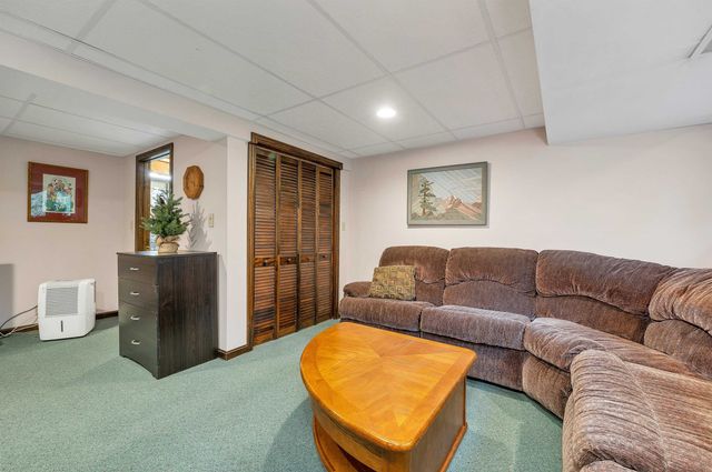 16 French Court, Merrimack, NH 03054