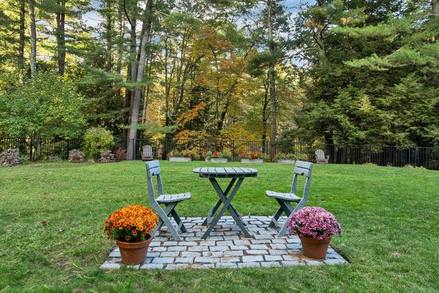 16 French Court, Merrimack, NH 03054