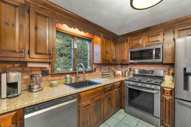 16 French Court, Merrimack, NH 03054