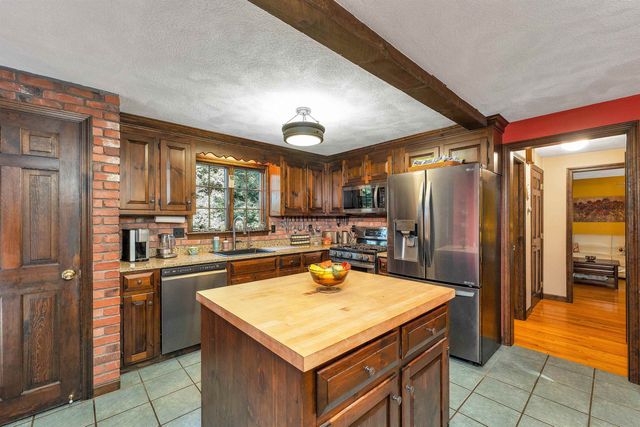 16 French Court, Merrimack, NH 03054
