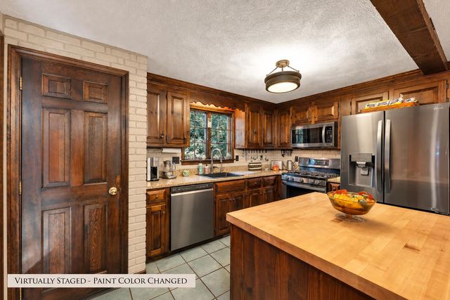 16 French Court, Merrimack, NH 03054