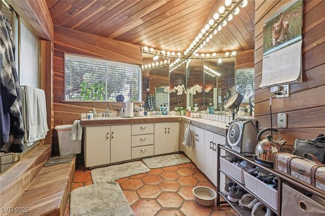 55 Siddall Avenue, Las Vegas, NV 89183