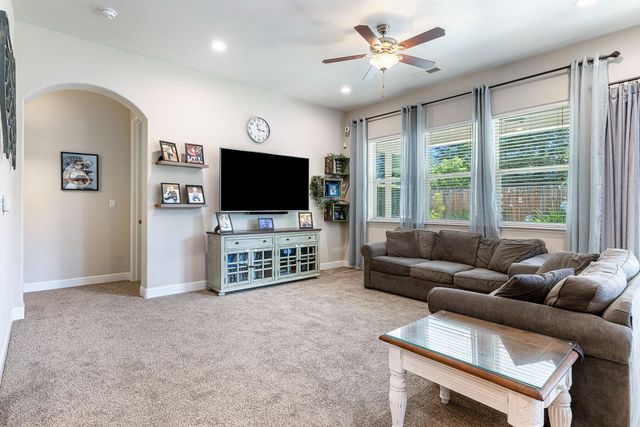 5796 N San Miguel Avenue, Fresno, CA 93723