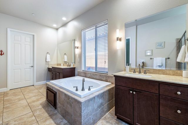 5796 N San Miguel Avenue, Fresno, CA 93723