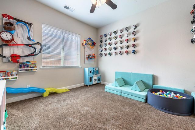 5796 N San Miguel Avenue, Fresno, CA 93723