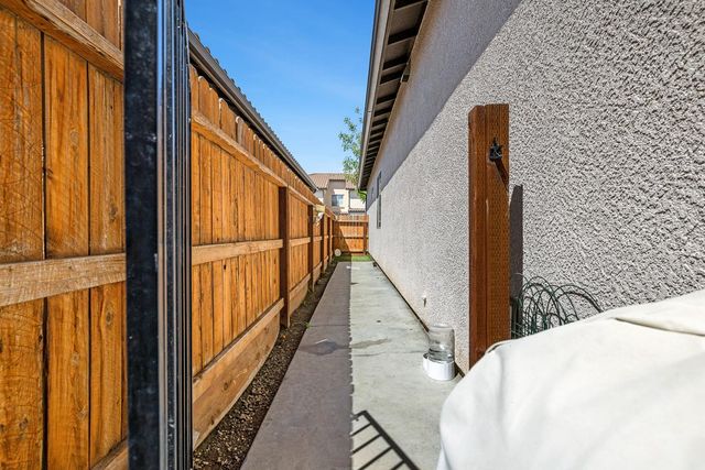 5796 N San Miguel Avenue, Fresno, CA 93723